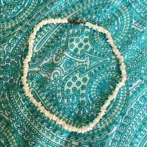 White beachy necklace with twist clasp